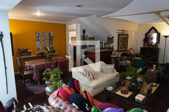 Sala de casa à venda com 3 quartos, 320m² em Pinheiros, São Paulo