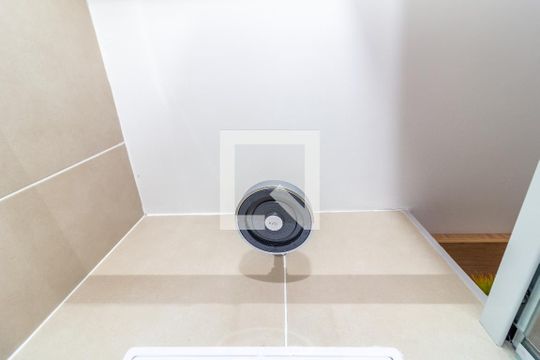 Banheiro de apartamento para alugar com 1 quarto, 21m² em Lapa, São Paulo