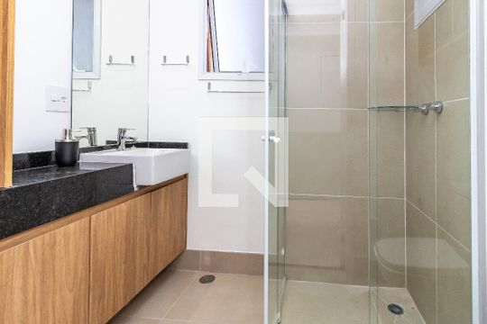 Banheiro de apartamento para alugar com 1 quarto, 21m² em Lapa, São Paulo
