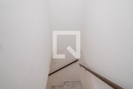 Escada de casa à venda com 2 quartos, 100m² em Vila Francos, São Paulo