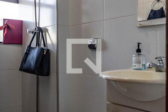 Banheiro de Serviço de casa para alugar com 4 quartos, 596m² em Estoril, Belo Horizonte