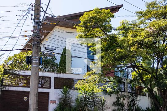 Fachada de casa para alugar com 4 quartos, 596m² em Estoril, Belo Horizonte