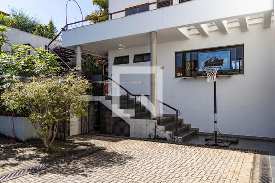 Área comum de casa para alugar com 4 quartos, 596m² em Estoril, Belo Horizonte
