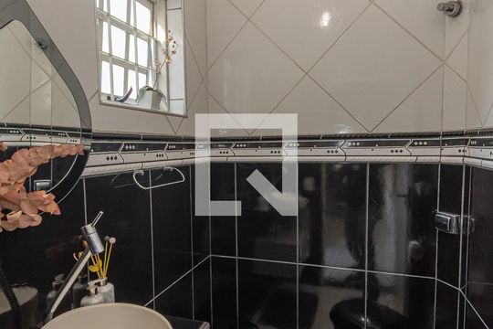 Lavabo  de casa para alugar com 5 quartos, 300m² em Parque Ortolândia, Hortolândia