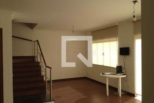 Casa à venda com 4 quartos, 466m² em Jardim Londrina, São Paulo
