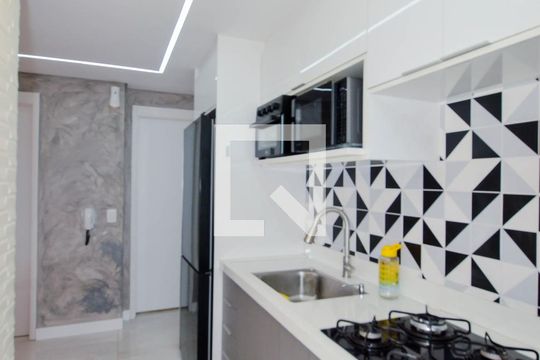 Cozinha de apartamento para alugar com 2 quartos, 37m² em Vila das Bandeiras, Guarulhos