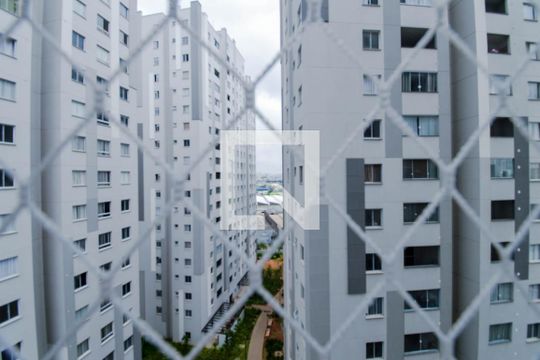 Vista Sala de apartamento para alugar com 2 quartos, 37m² em Vila das Bandeiras, Guarulhos