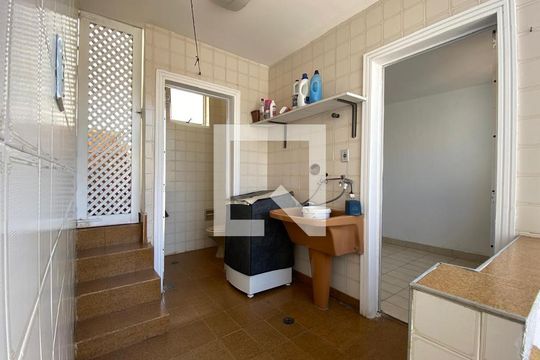 Lavanderia de casa à venda com 3 quartos, 180m² em Vila Monumento, São Paulo