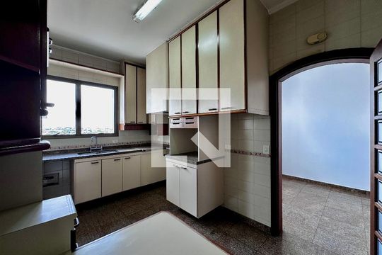 Cozinha de apartamento à venda com 2 quartos, 161m² em Vila Congonhas, São Paulo
