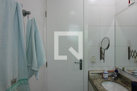 Quarto 1 - Suíte Banheiro  de apartamento à venda com 2 quartos, 84m² em Vila Mussoline, São Bernardo do Campo