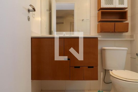 Banheiro da Suíte  de apartamento para alugar com 2 quartos, 62m² em Pinheiros, São Paulo