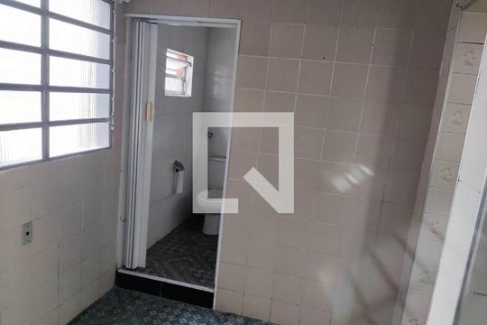 Banheiro 1 de casa à venda com 2 quartos, 180m² em Vila Alzira, Santo André