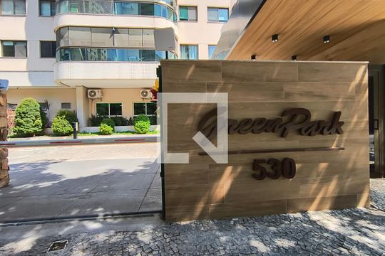 Fachada do condomínio de apartamento à venda com 2 quartos, 72m² em Barra da Tijuca, Rio de Janeiro