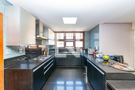 Cozinha de casa à venda com 4 quartos, 516m² em Belvedere, Belo Horizonte