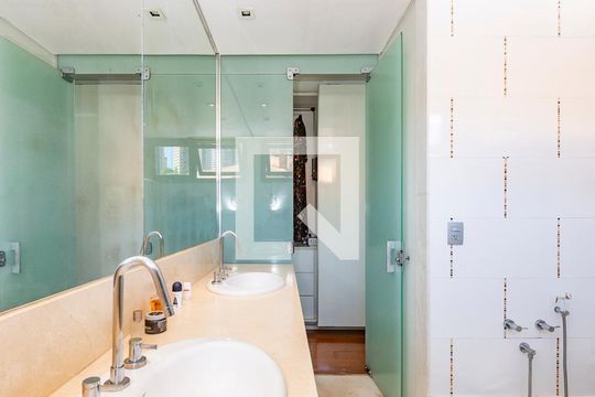 Banheiro da Suíte 1 de casa à venda com 4 quartos, 516m² em Belvedere, Belo Horizonte