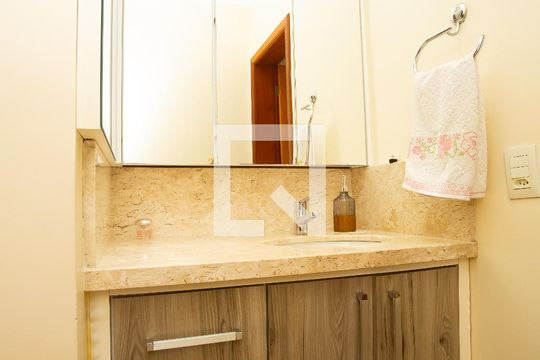 Banheiro de casa à venda com 3 quartos, 200m² em Marechal Rondon, Canoas