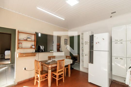 Cozinha de casa à venda com 2 quartos, 300m² em Vila Guilhermina, São Paulo