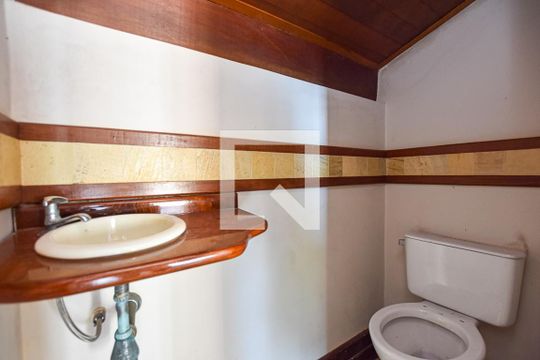 Lavabo  de casa de condomínio à venda com 3 quartos, 300m² em Itaipu, Niterói