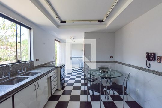 Cozinha de casa de condomínio à venda com 3 quartos, 300m² em Itaipu, Niterói