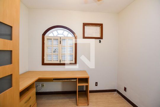 Quarto 1 de casa de condomínio à venda com 3 quartos, 300m² em Itaipu, Niterói