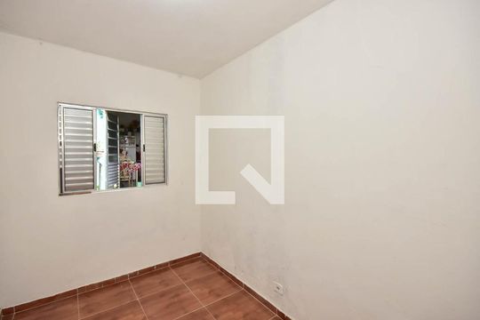 Quarto 2 de casa para alugar com 2 quartos, 35m² em Jardim Ipe, São Paulo