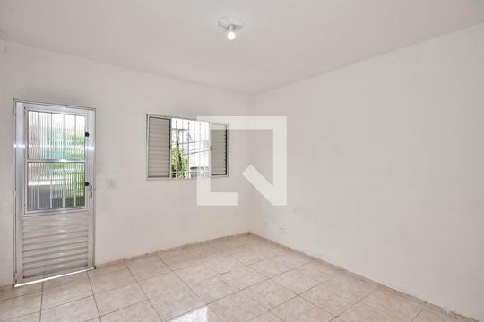 Sala de casa para alugar com 2 quartos, 35m² em Jardim Ipe, São Paulo