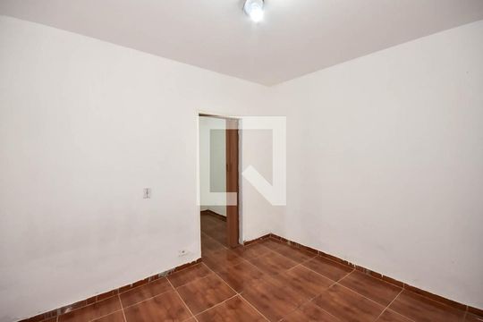 Quarto 1 de casa para alugar com 2 quartos, 35m² em Jardim Ipe, São Paulo
