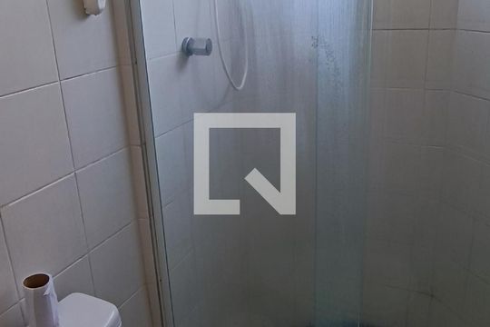 Banheiro de apartamento para alugar com 1 quarto, 30m² em Vila Suzana, São Paulo