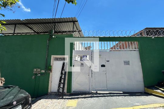 Fachada + plaquinha de casa à venda com 2 quartos, 80m² em Inhaúma, Rio de Janeiro