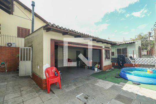 Quintal de casa à venda com 3 quartos, 271m² em Jardim Itu, Porto Alegre