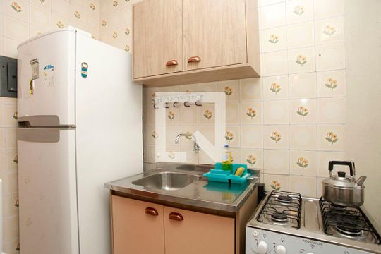Cozinha + Área de Serviço de apartamento para alugar com 1 quarto, 50m² em Cidade Baixa, Porto Alegre