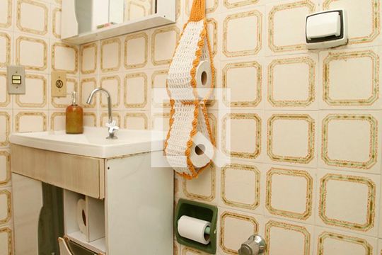 Banheiro de apartamento para alugar com 1 quarto, 50m² em Cidade Baixa, Porto Alegre