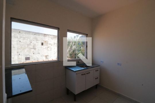 Cozinha de apartamento para alugar com 1 quarto, 40m² em Jardim Vera Cruz(zona Leste), São Paulo