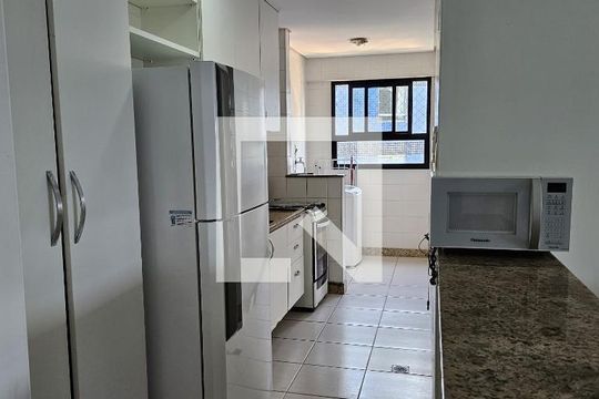 Cozinha de apartamento para alugar com 2 quartos, 78m² em Armação, Salvador