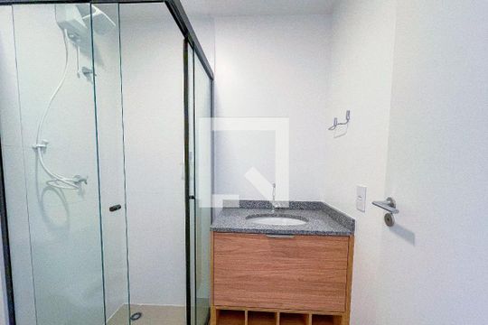 Banheiro de kitnet/studio à venda com 1 quarto, 26m² em Cerqueira César, São Paulo