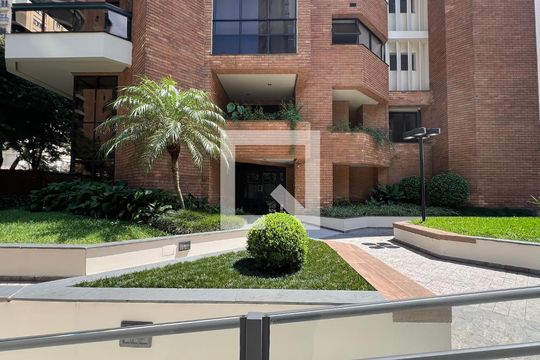 Área comum de apartamento à venda com 3 quartos, 240m² em Vila Mariana, São Paulo