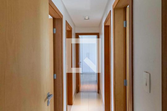 Corredor de apartamento à venda com 4 quartos, 250m² em São José, Belo Horizonte