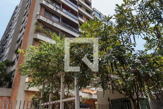 Fachada de apartamento à venda com 3 quartos, 196m² em Itaim Bibi, São Paulo