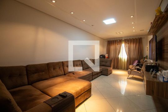 Sala de casa à venda com 3 quartos, 200m² em Itaquera, São Paulo