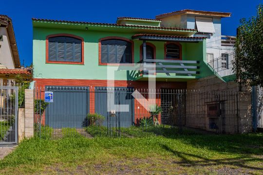 Fachada de casa para alugar com 3 quartos, 265m² em Jardim Carvalho, Porto Alegre