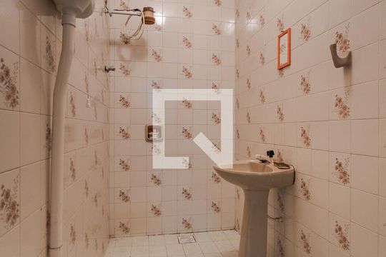 Banheiro de Serviço de casa para alugar com 3 quartos, 265m² em Jardim Carvalho, Porto Alegre