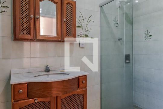 Banheiro de casa para alugar com 3 quartos, 265m² em Jardim Carvalho, Porto Alegre