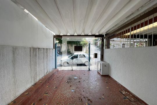 Garagem de casa à venda com 2 quartos, 100m² em Vila Gomes, São Paulo