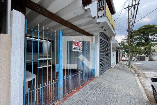 Fachada de casa à venda com 2 quartos, 100m² em Vila Gomes, São Paulo