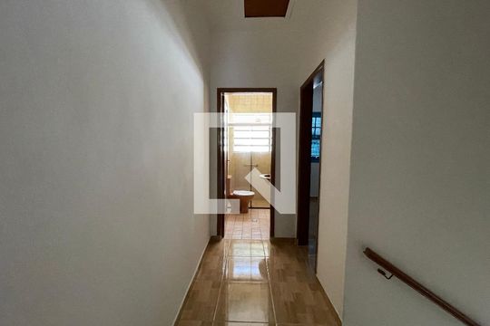 Corredor de casa à venda com 2 quartos, 100m² em Vila Gomes, São Paulo