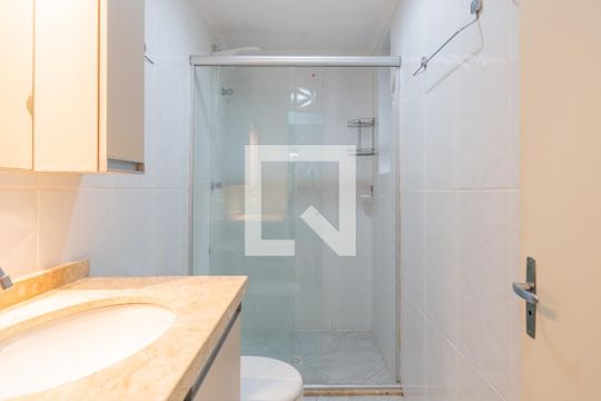 Banheiro de apartamento à venda com 1 quarto, 45m² em Partenon, Porto Alegre