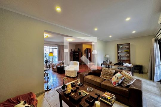Sala de casa à venda com 3 quartos, 150m² em Santo Amaro, São Paulo
