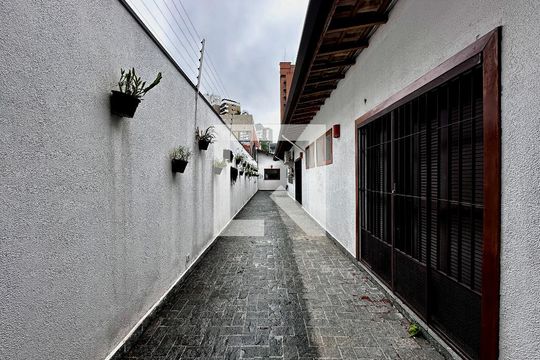 Quintal Lateral de casa à venda com 3 quartos, 150m² em Santo Amaro, São Paulo