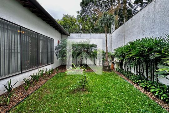 Jardim Frente de casa à venda com 3 quartos, 150m² em Santo Amaro, São Paulo