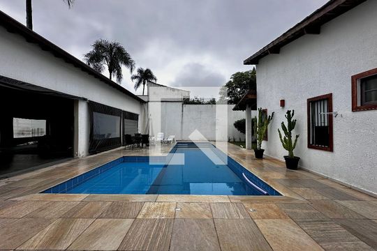 Piscina de casa à venda com 3 quartos, 150m² em Santo Amaro, São Paulo
